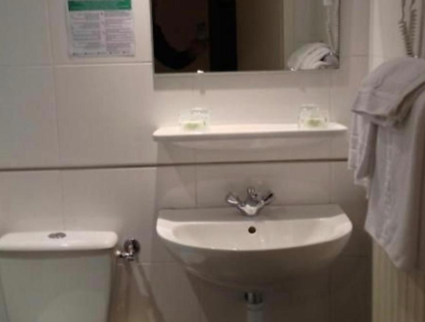 Hotel De Lisieux Lourdes Bagian luar foto