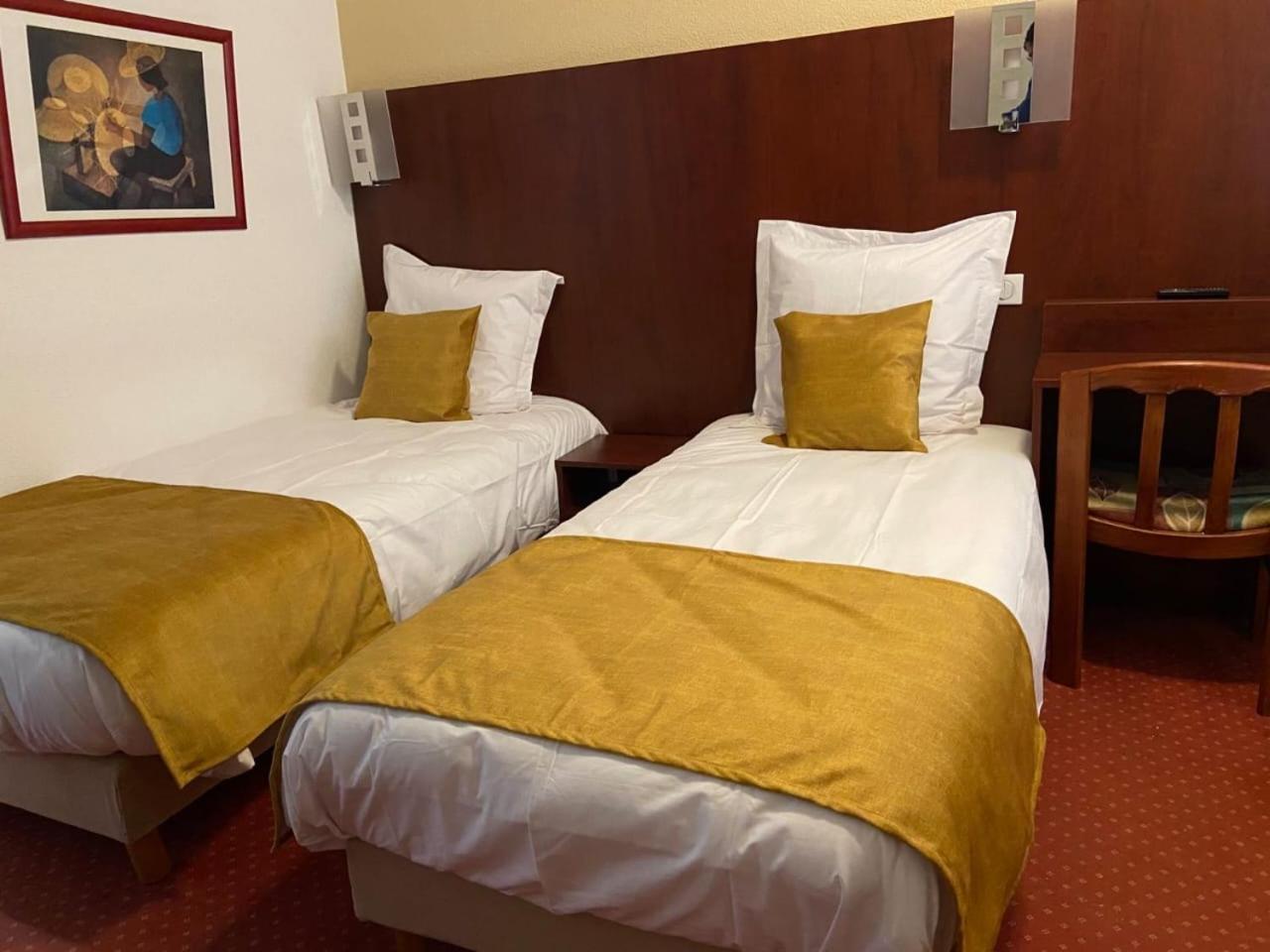 Hotel De Lisieux Lourdes Bagian luar foto