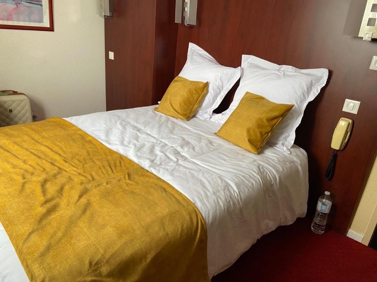 Hotel De Lisieux Lourdes Bagian luar foto