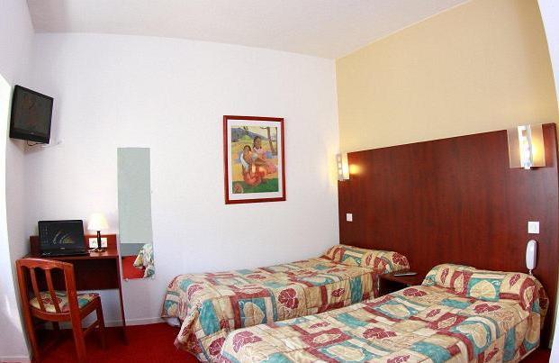 Hotel De Lisieux Lourdes Bagian luar foto