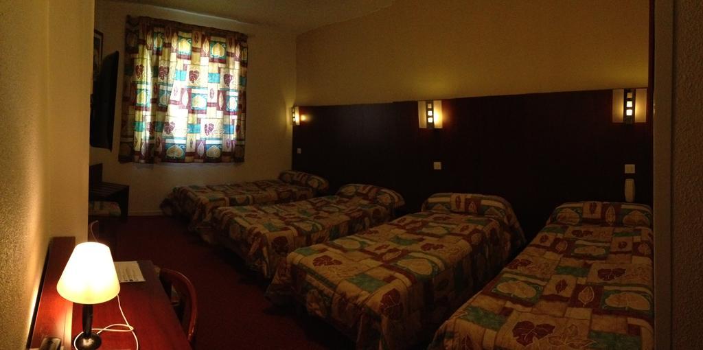Hotel De Lisieux Lourdes Bagian luar foto
