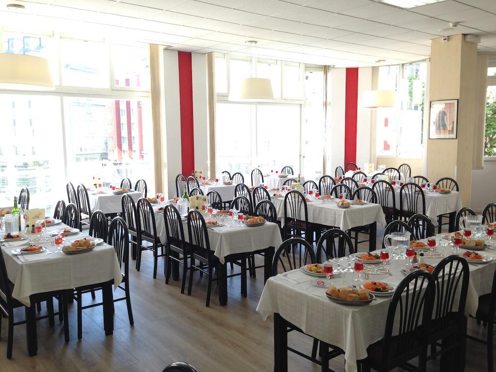 Hotel De Lisieux Lourdes Bagian luar foto